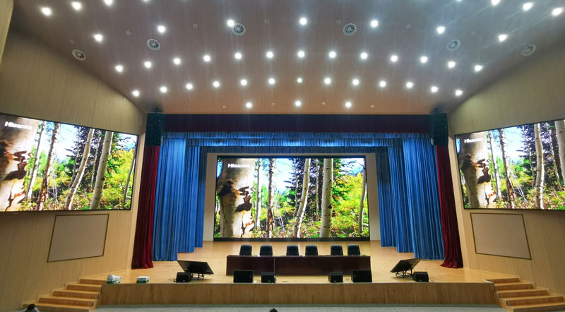 成都鷹皇科技承建成都市第二十中學(xué)多功能廳舞臺燈光、音響、LED顯示屏及會議系統(tǒng)工程